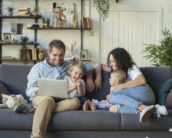 Family-using-laptop