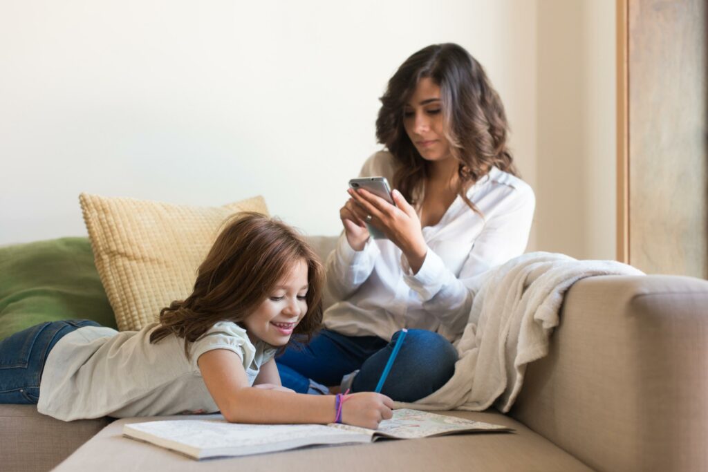 girl-drawing-mother-using-mobile