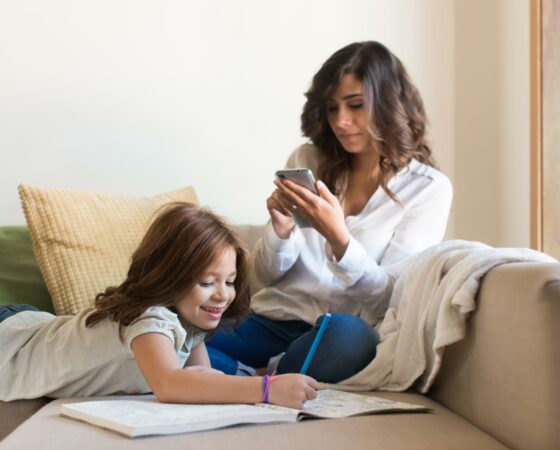 girl-drawing-mother-using-mobile