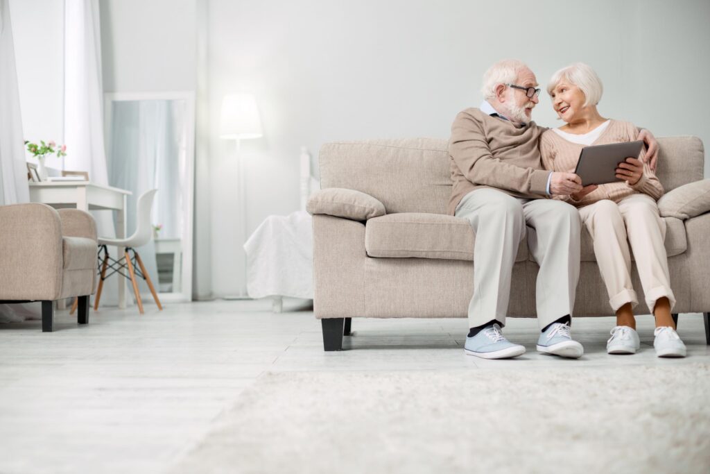 Mature-man-woman-using-tablet